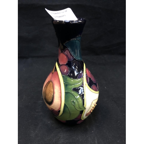 321 - A MOORCROFT POTTERY VASE DECORATED IN THE 'QUEENS CHOICE' PATTERN DESIGNED BY EMMA BOSSONS, SHAPE NU... 