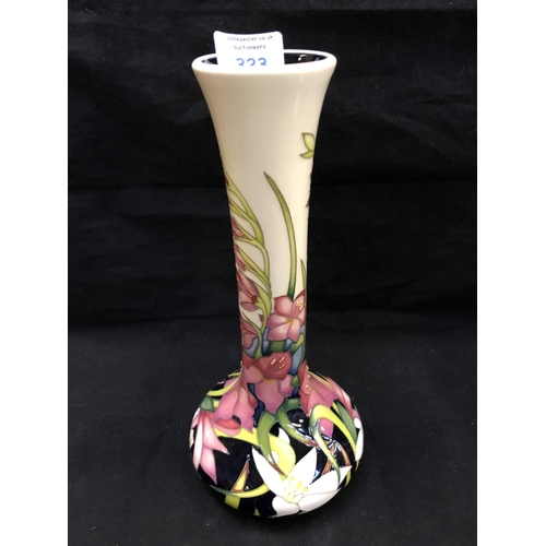 323 - A LIMITED EDITION (19/50) MOORCROFT POTTERY VASE DECORATED IN THE 'WILD GLADIOLI' PATTERN DESIGNED B... 