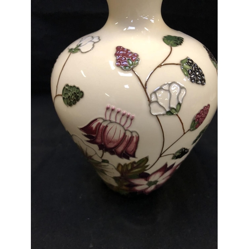 324 - A MOORCROFT POTTERY VASE DECORATED IN THE 'BRAMBLE REVISITED' PATTERN DESIGNED BY ALICIA AMISON, SHA... 