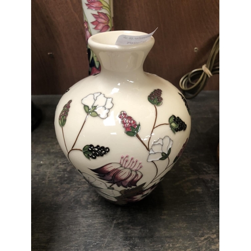 322 - A MOORCROFT POTTERY VASE DECORATED IN THE 'BRAMBLE REVISITED' PATTERN DESIGNED BY ALICIA AMISON, SHA... 