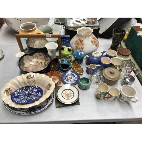 233 - A LARGE COLLECTION OF VARIOUS CERAMICS AND GLASS TO INCLUDE A JAPANESE SATSUMA STYLE BOWL, ART DECO ... 