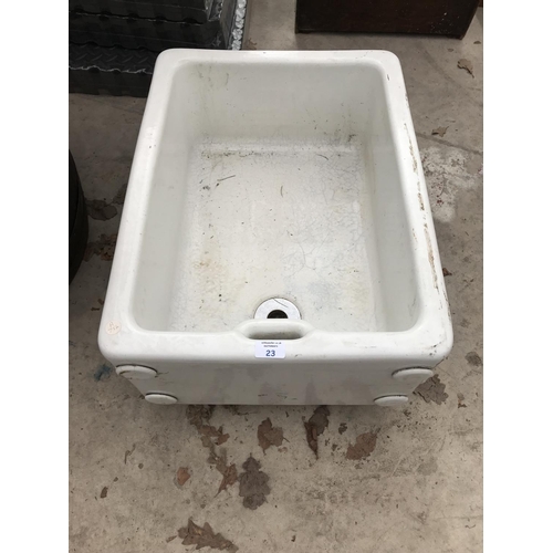 23 - A VINTAGE BELFAST SINK