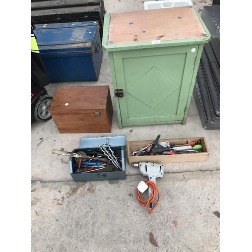 36 - A SMALL VINTAGE PAINTED CABINET, TWO WOODEN AND ONE METAL TOOL BOXES AND VARIOUS TOOLS