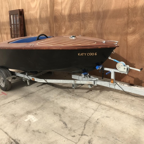 52 - A GOOD QUALITY 'RIVA' STYLE MARINE PLY SPEED / POWER BOAT - 12 FEET LONG AND AN AS NEW, SINGLE AXLE ... 