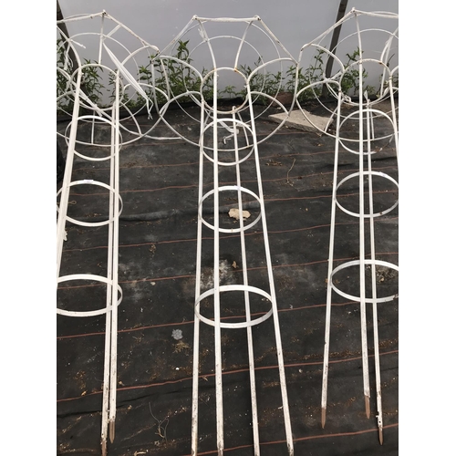 41 - AN ORNATE WHITE METAL HANGING BASKET AND PLANT STAND - HEIGHT 212 CM (PLANTS NOT INCLUDED)