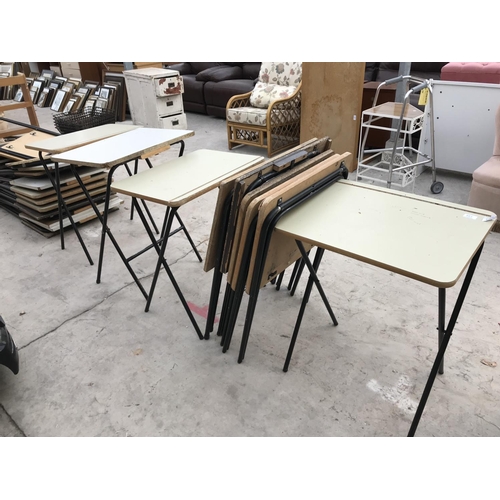 122 - THIRTY ONE VINTAGE FOLDING SCHOOL DESKS AND A WOODEN SHELVING UNIT