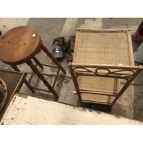 36 - A SMALL WOODEN SHELVING UNIT, PINE STOOL A CANE TABLE AND THREE FURTHER CANE ITEMS