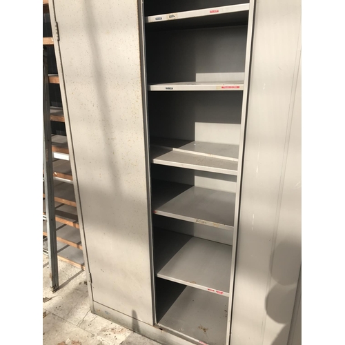 8 - A METAL TWO DOOR CABINET, A HEAVY DUTY TEN RUNG LOFT LADDER, AND A WOODEN TEN SHELF UNIT 183CM X 73C... 