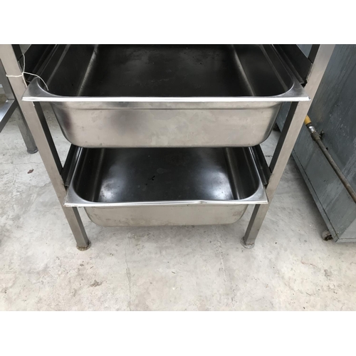 138 - A STAINLESS STEEL SERVING TABLE WITH TWO TRAYS 90CM X 77CM X 87CM