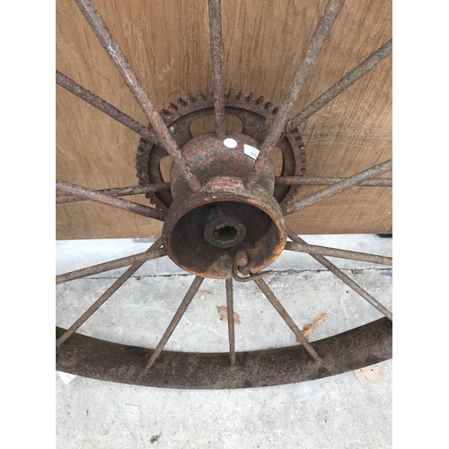 167 - A VINTAGE LARGE METAL SPOKE WHEEL WITH CHAIN COG 120CM DIAMETER