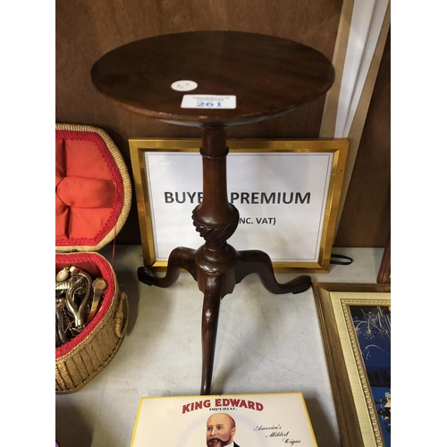 261 - A SMALL MAHOGANY CIRCULAR TOPPED TRIPOD TABLE