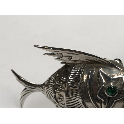 637 - A PAIR OF SILVER UNUSUAL FISH DESIGN CRUETS WITH SCREW UNDERSIDE FINS AND COLOURED EYES, HEIGHT 4.2C... 