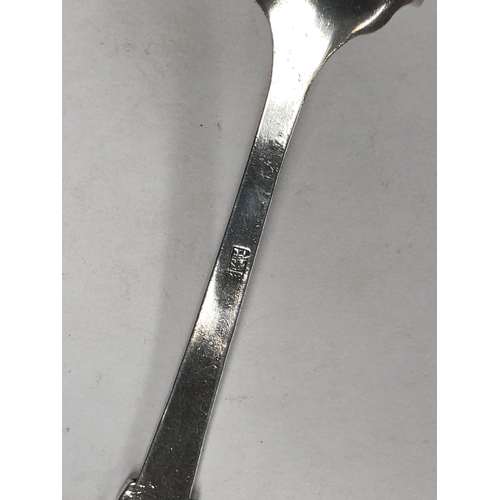 661 - A CHINESE, POSSIBLY SILVER, SPOON