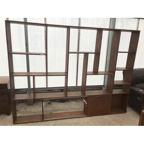 805 - A RETRO TEAK ROOM DIVIDER SHELVING UNIT - WIDTH 423 CM