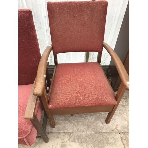 840 - AN OAK COMMODE AND A RECLINING OAK ARMCHAIR