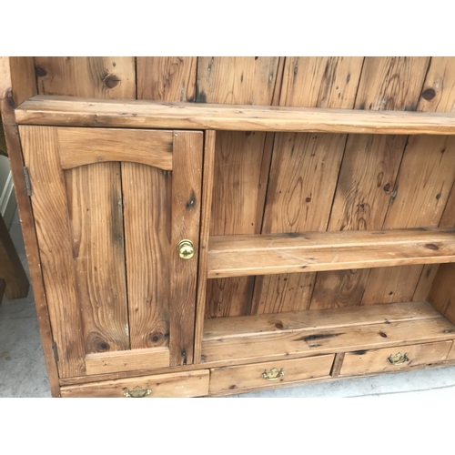 846 - A PINE PLATE RACK WITH TWO DOORS AND FOUR DRAWERS