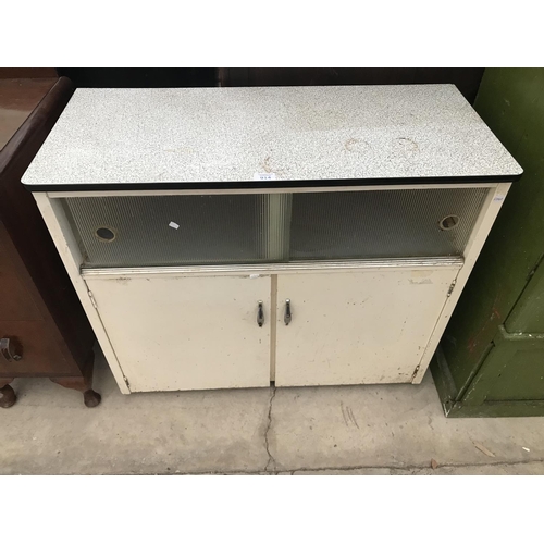 914 - A VINTAGE WHITE KITCHEN CABINET WITH TWO SLIDING GLASS DOORS, TWO FURTHER DOORS AND FORMICA TOP