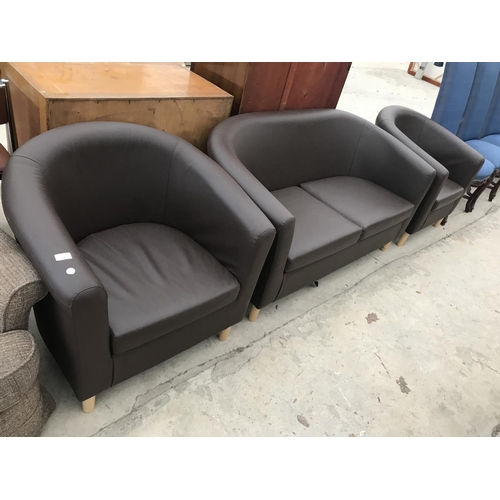 921 - A BROWN LEATHERETTE THREE PIECE TUB SUITE