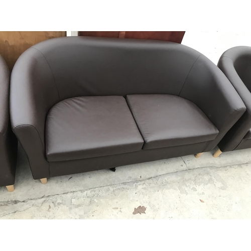 921 - A BROWN LEATHERETTE THREE PIECE TUB SUITE