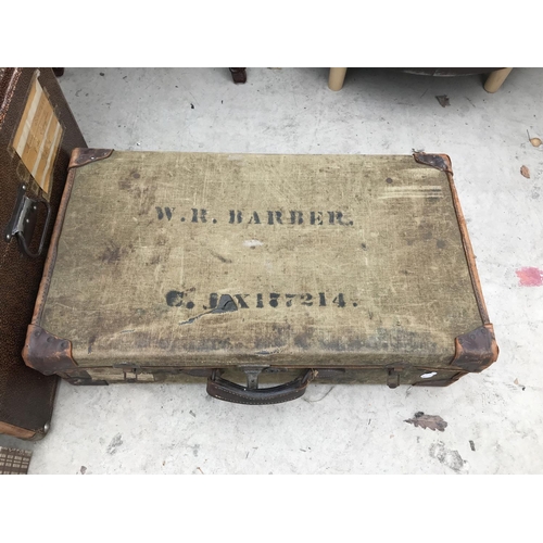 972 - A VINTAGE TRAVELLING TRUNK WITH INNER TRAY AND A VINTAGE SUITCASE