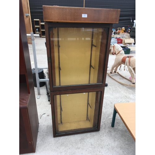 971 - A VINTAGE MAHOGANY SHOP CABINET WITH TWO GLAZED DOORS