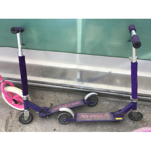 Print os selv Ældre FOUR SCOOTERS TO INCLUDE A PINK BARBIE, A PURPLE GROOVY CHICK AND TWO  PURPLE BRATZ