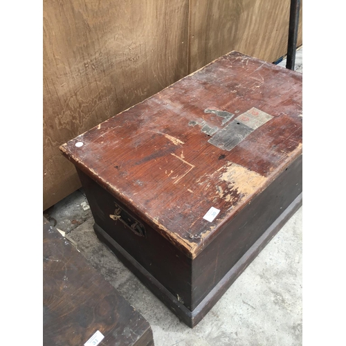 30 - A VINTAGE WOODEN CHEST 80CM X 49CM X 43CM