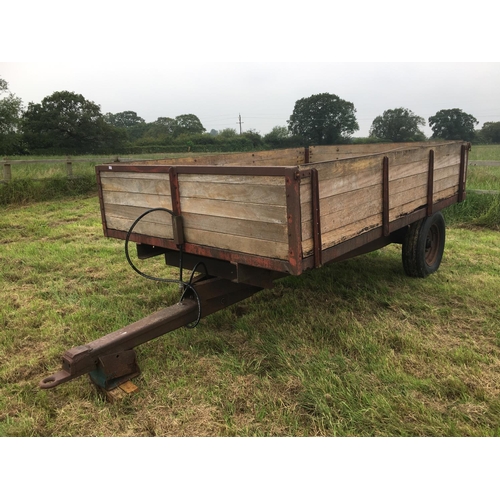 192 - A HYDRAULIC TIPPING TRAILER WITH WOODEN FLOOR AND SIDES