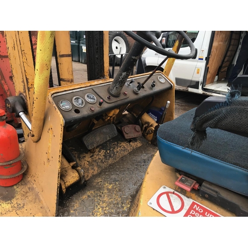 219 - A HYSTER FORK LIFT TRUCK