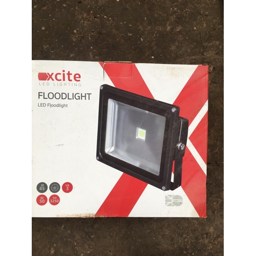 23 - AN AS NEW AND BOXED FLOOD LIGHT