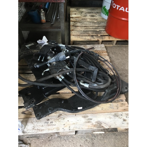 256 - A LOADER FRAME WITH HYDRAULIC KIT FOR T620