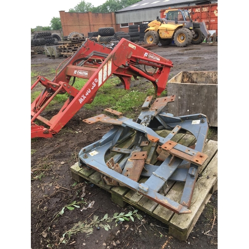 266 - A CHILLTON FORE END LOADER WITH HYDRAULIC KIT AND SIDE FRAMES TO FIT A TS90/110