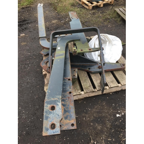 282 - A LOADER FRAME FOR A T840