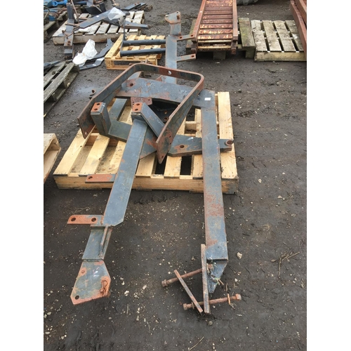 283 - A LAODER FRAME FOR A FORD 4610