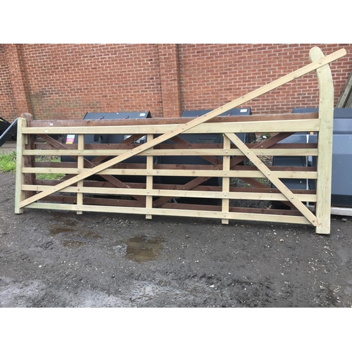 292 - A 14FT FIVE BAR WOODEN GATE