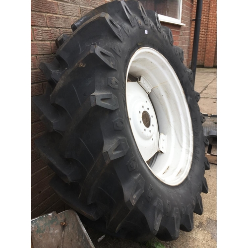 38 - A PIRELLI WHEEL AND TYRE AS NEW 520 70 30