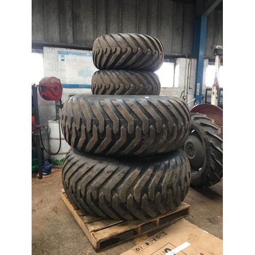 39 - A SET OF FOUR GRASSLAND TYRES - TWO 400 55 17.5 AND TWO 650 65 30.5