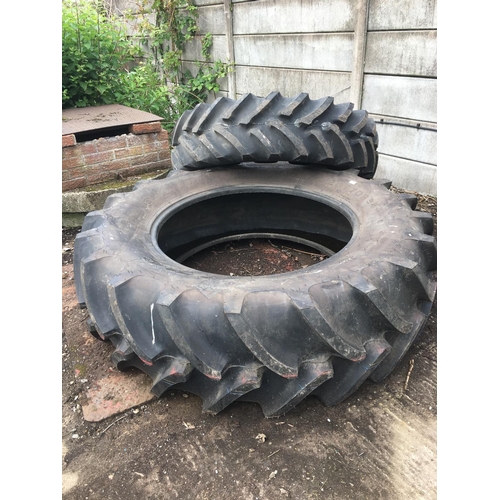 45 - A FIRESTONE TYRE 520 70 38