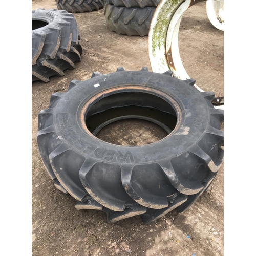 70 - A VREDESTEIN TYRE 420 70 24