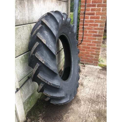 46 - A GOODYEAR TYRE 14 .9 13 28