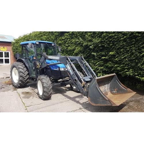 205 - A NEW HOLLAND TN55S TRACTOR WITH FORE END LOADER SA02 HKU REGISTERED 07.08.2002 6304 HOURS