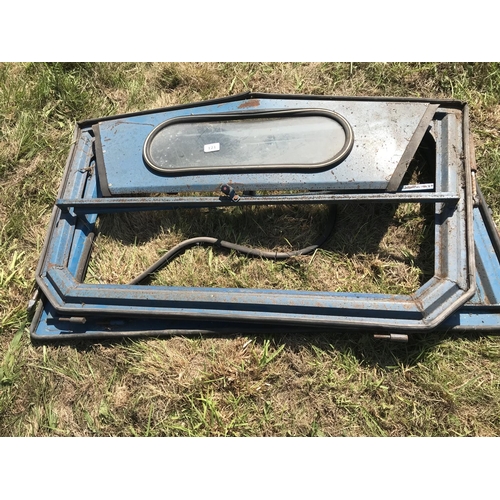 121 - 2 LAMBOURNE Q CAB BACK WINDOW FRAMES