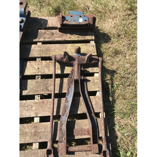 161 - PICK UP HITCH FORD 3000