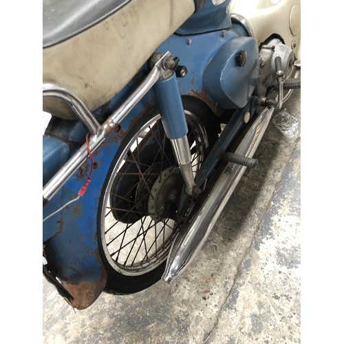 401 - A 1976 HONDA C70 MOTORCYCLE WITH V5