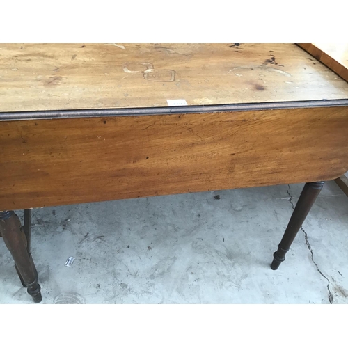 1193 - A MAHOGANY DROP LEAF DINING TABLE