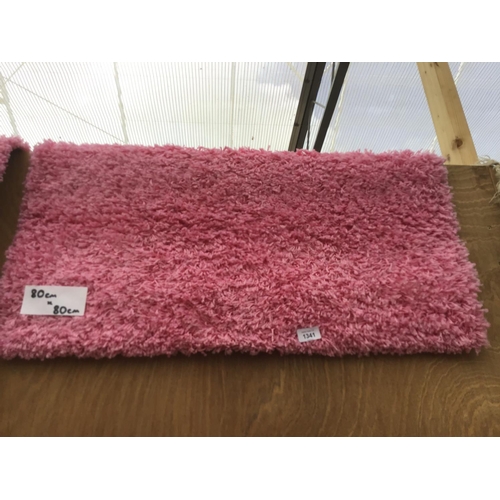 1341 - AN AS NEW 80CM X 80CM PINK PILE RUG