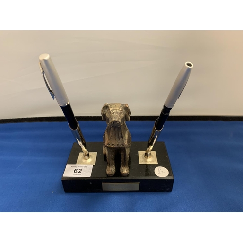 62 - A PRESENTATION PENREST STAND WITH TWO PEN HOLDERS AND DOG DECORATION