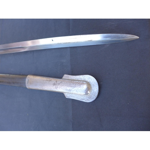 337 - A HEAVY CAVALRY SWORD AND SCABBARD, MARKED RODWELL AND CO - 84 CM BLADE