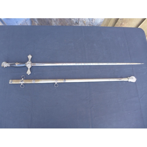 338 - AN AMERICAN MASONIC SWORD AND SCABBARD - 75 CM BLADE