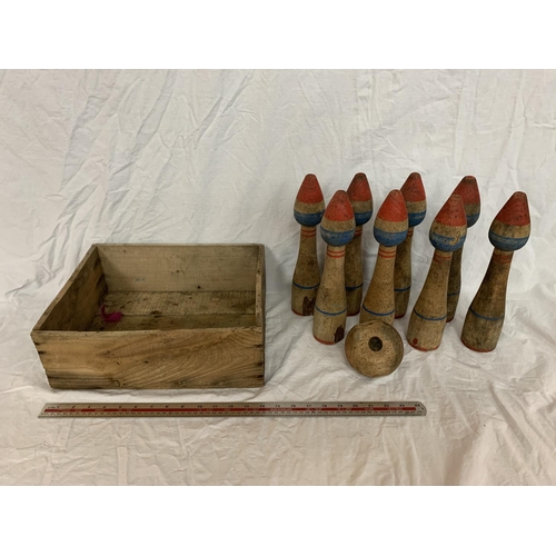 16 - A VINTAGE SET OF EIGHT SKITTLES, BOWL AND WOODEN STORAGE BOX